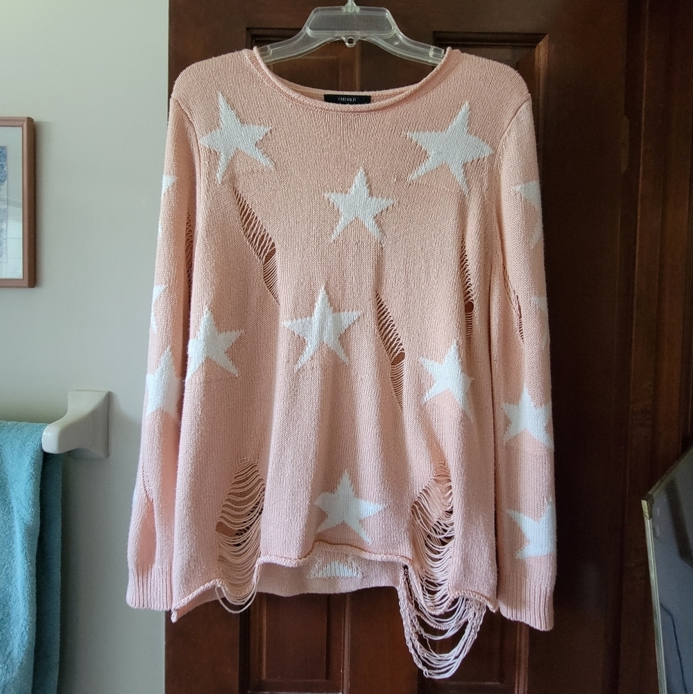 Forever 21 | Distressed Star Sweater - Picture 1 of 7